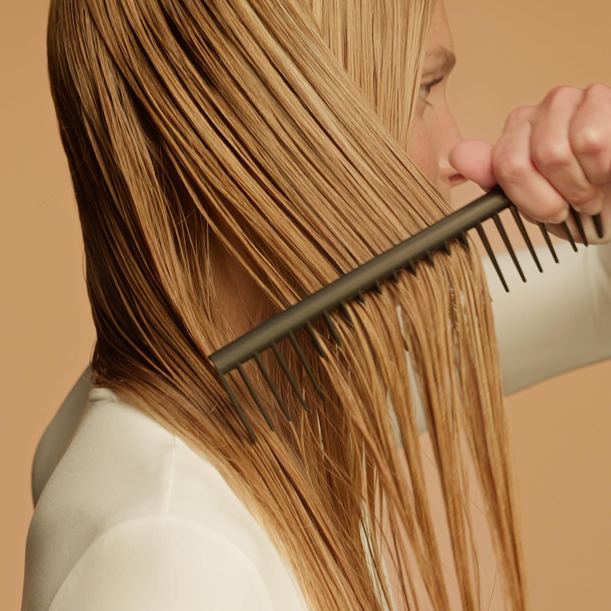 designed Detangling comb (Black/Rose) by Dyson – Black