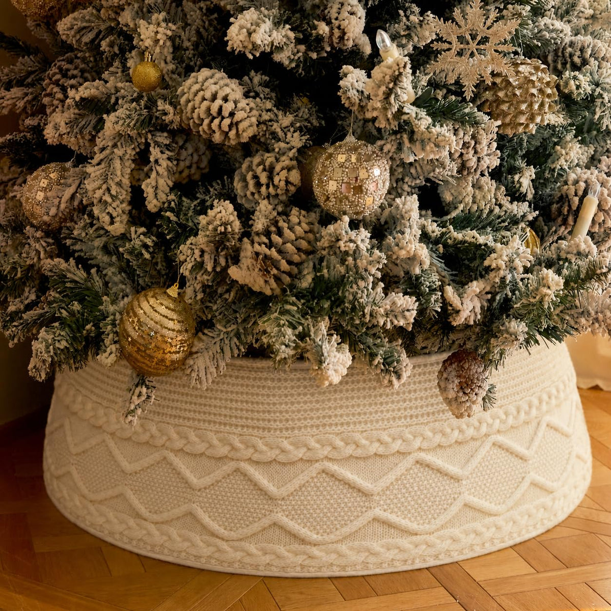 Noiclub Knit Christmas Tree Collar, Cream Cable, 23-30 Inch Diameter