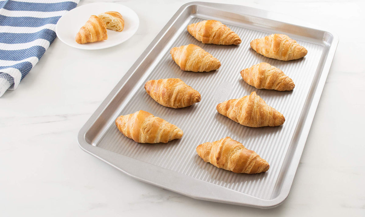 American Bakeware Classics Half Sheet Baking Pan by USA Pan – Half Sheet Pan, Alloy Steel, Aluminized Steel, Model 1050HS-3-ABCAZ