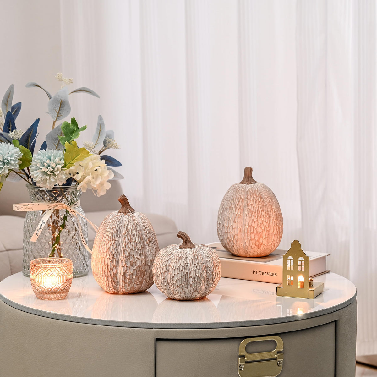 AOMOONOA Resin Pumpkin Set, Brown and White, Set of 2