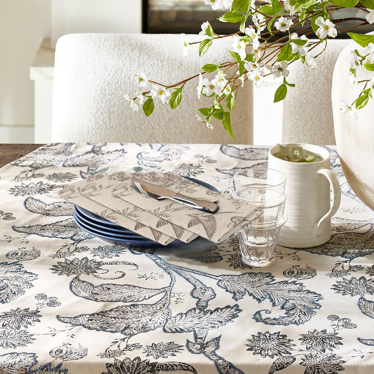 Muginyu Floral Cloth Napkins, 15 x 15 Inch, Set of 12, Flower Bird