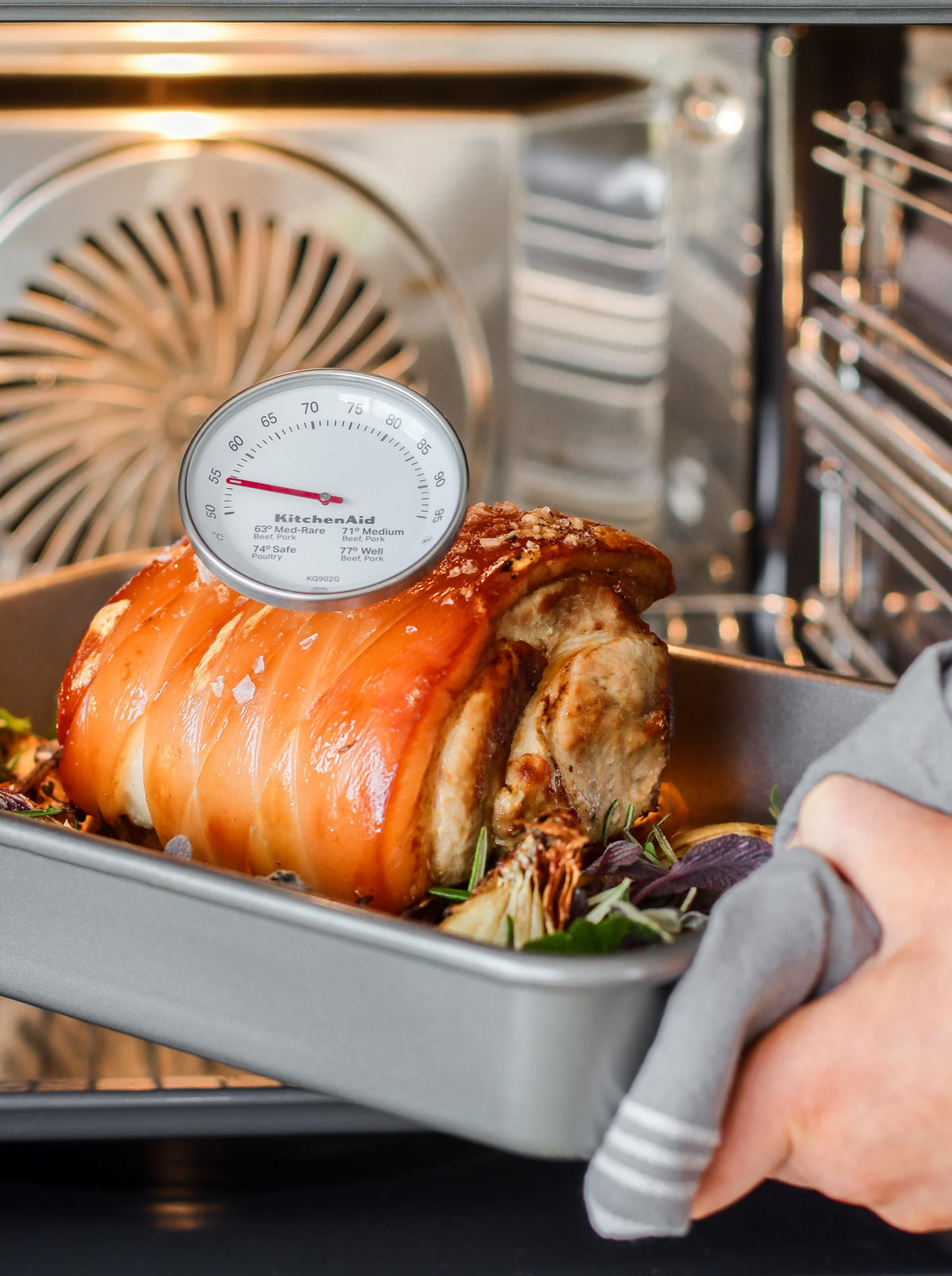 Leave-in Meat Thermometer by KitchenAid – TEMPERATURE RANGE: 120F to 200F, Stainless Steel, Model KQ902