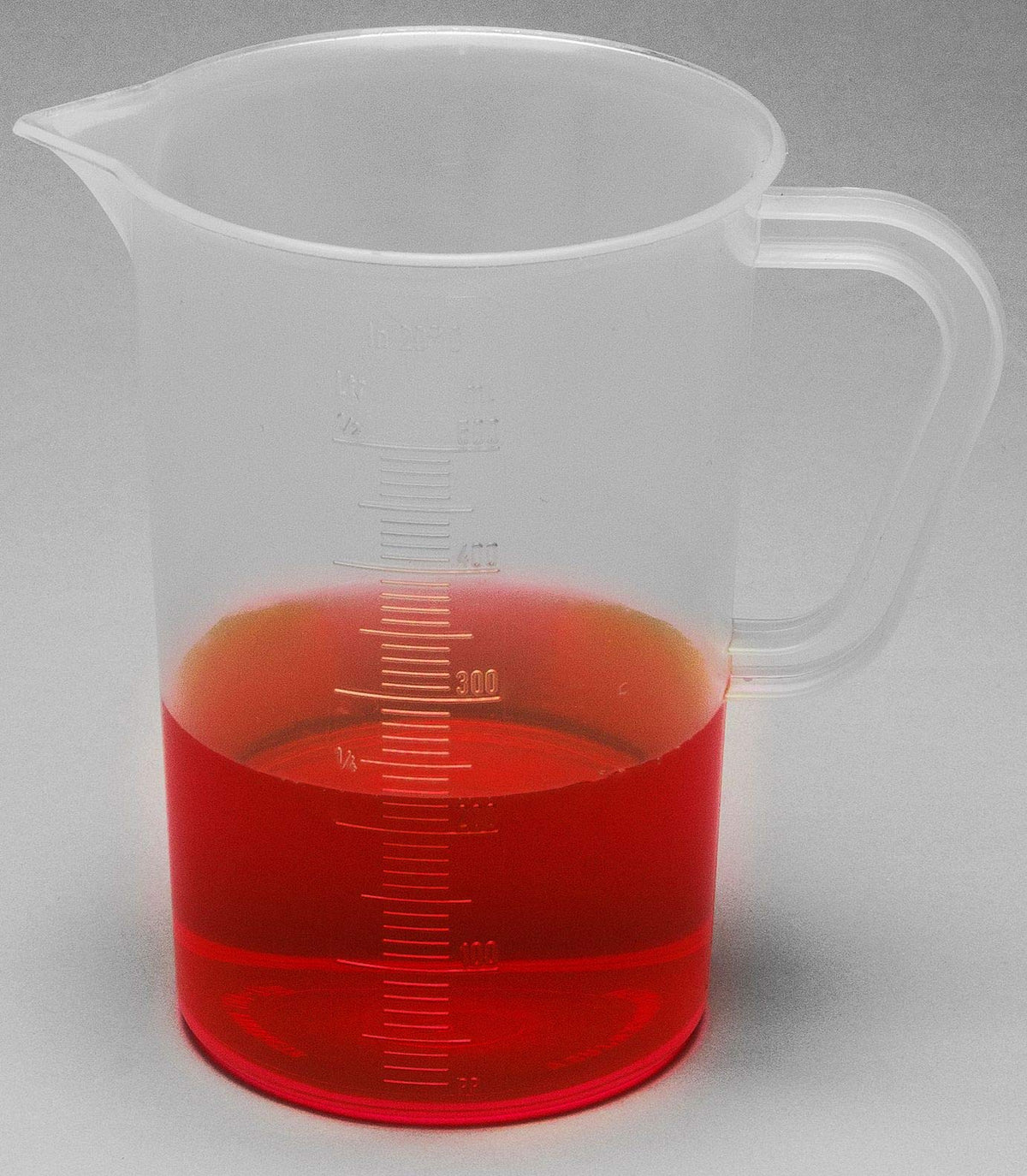 SP Scienceware 16.9 Ounces / White / Modern Lab Pitchers