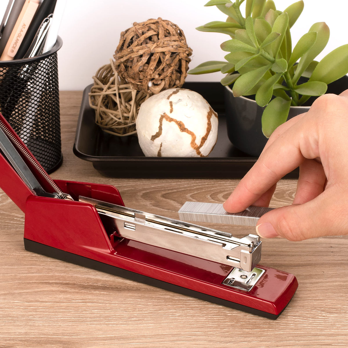 Swingline Rose Clay / 1 Count (Pack of 1) / Classic Desktop Staplers