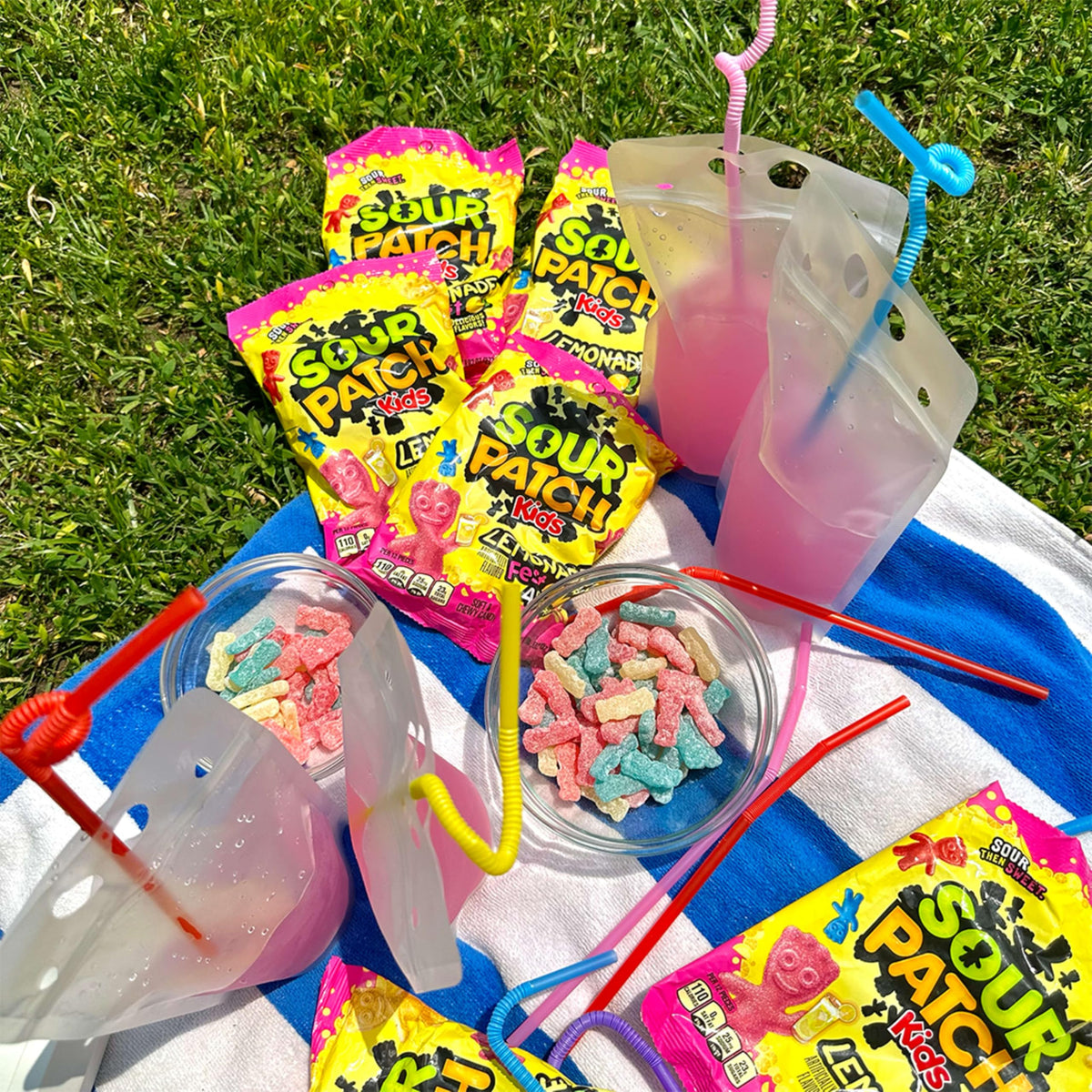 Lemonade Fest Soft & Chewy Gummy Candy by Sour Patch Kids – 700 cc, Blue,Lime,Pink,Red