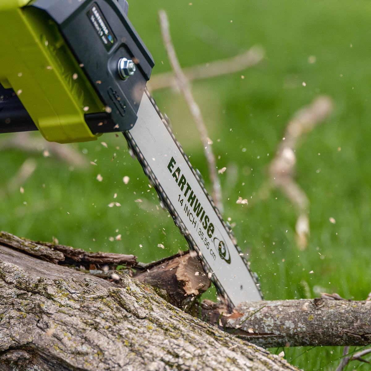 14-Inch 9-Amp Corded Electric Chainsaw by Earthwise – 9-Amp, 14-Inch Chainsaw, Green, Model CS33114