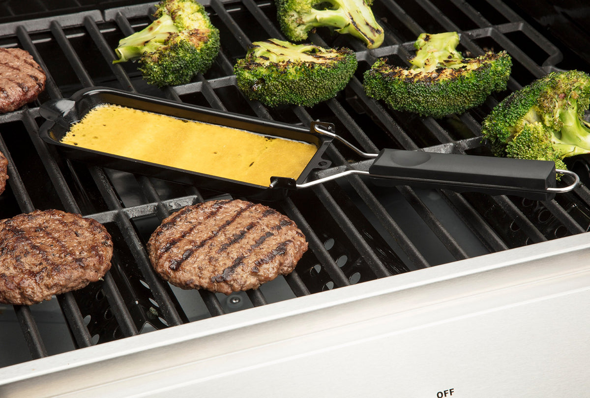 BBQ Cheese Melt Pan by Cuisinart – 1l, 1.0 liters, 70% Steel, 30% Plastic, Black, Model CCMP-203