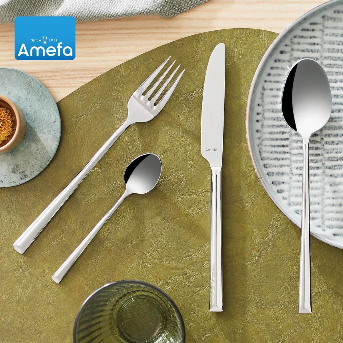 Amefa Metropole / 3.35" H x 9.84" L x 4.5" W / Formal Dinner Knives