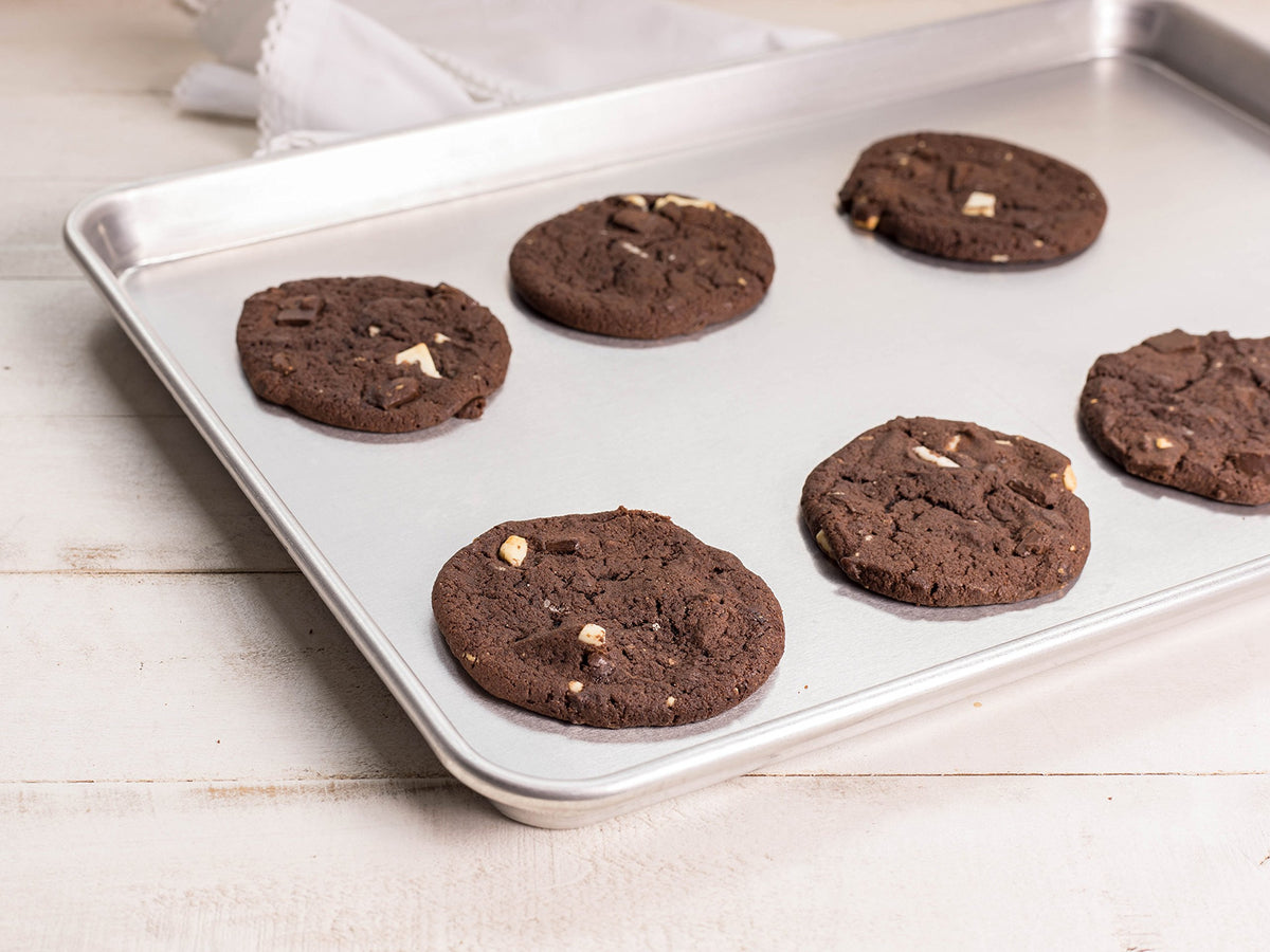 Bare Aluminum Bakeware 1045QS-BB Quarter Sheet Baking Pan Warp-Resistant by USA Pan – 13x9.5, Aluminum, Model 1045QS-BB-1