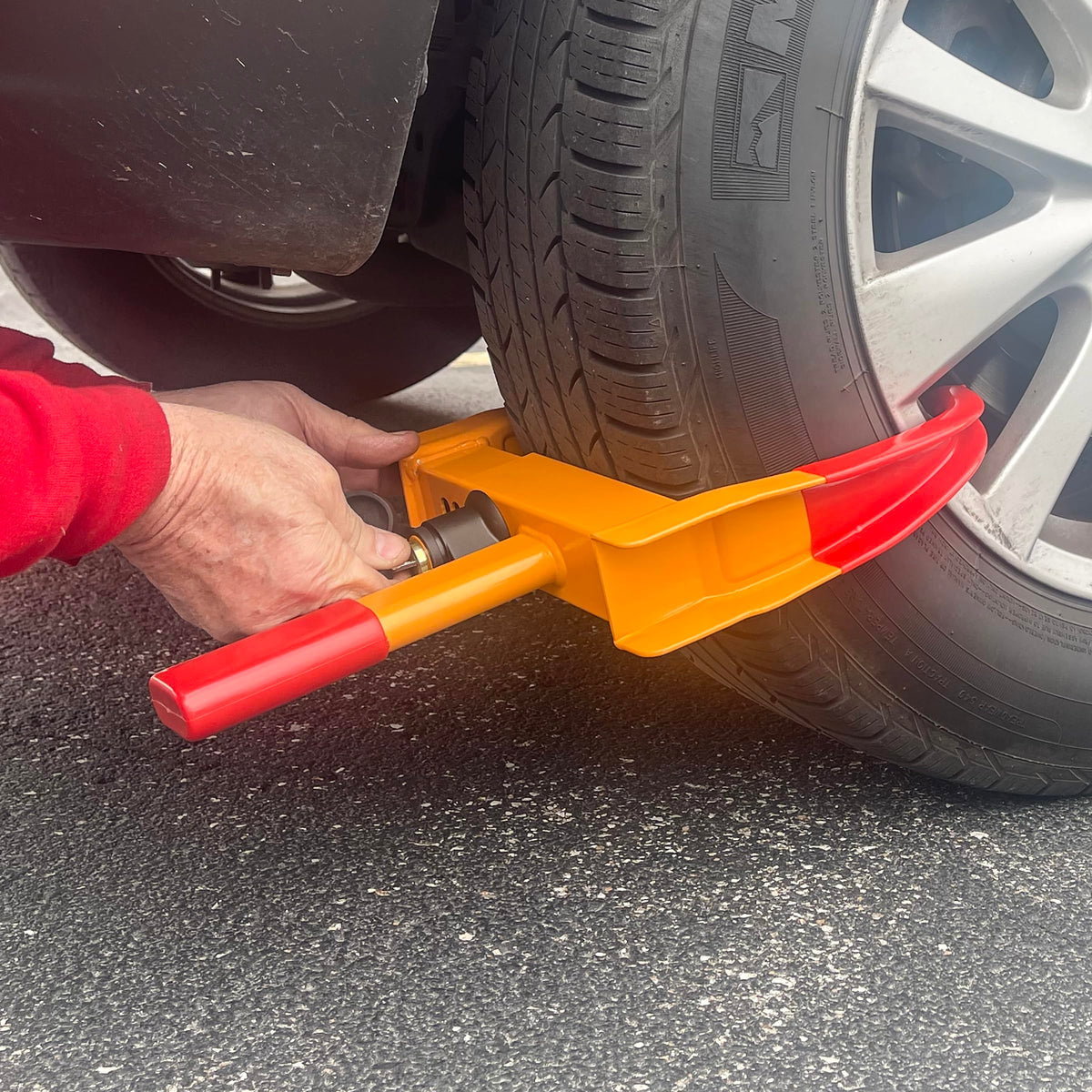 Buffalo Tools : Wheel Clamp Lock by Black Bull – Alloy Steel, Yellow, Red, Model WCL