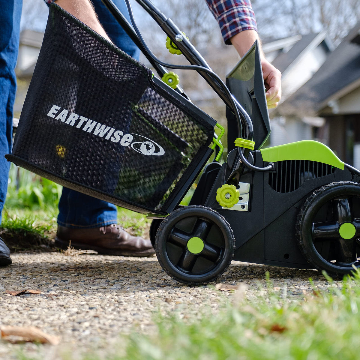 13-Amp 16-Inch Dethatcher by Earthwise – 16-Inch, 13-Amp Bundle, Alloy Steel, with Scarifier Blade and Collection Bag, Model DT71613AA