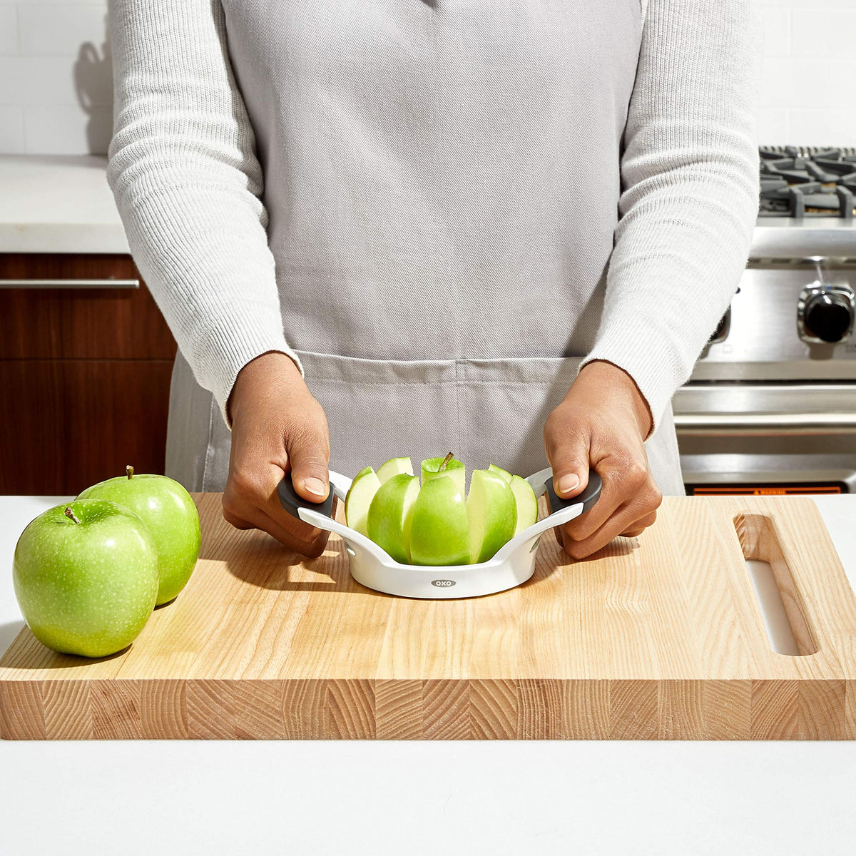 Good Grips Apple Slicer by OXO – 1 Count, Stainless steel blades, White, Model 32681
