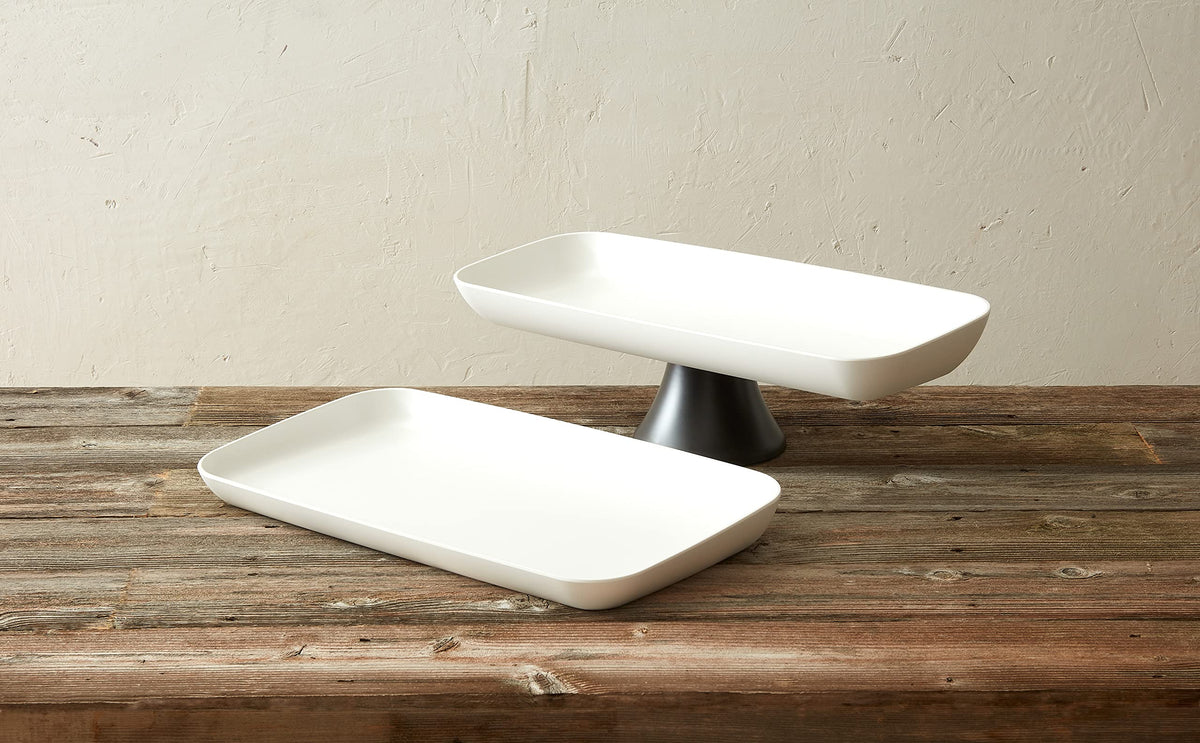 American Metalcraft 24" L / White w/ Black Speckles / 1 Platters