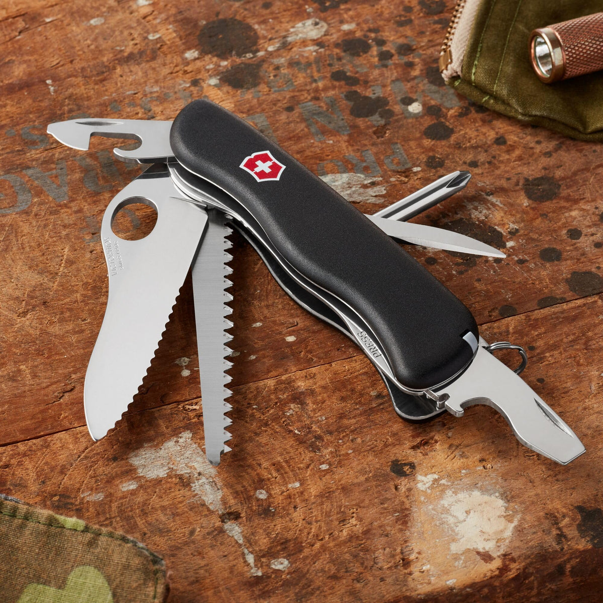 Victorinox Camo / 111mm / 1 Pocket Knives & Folding Knives