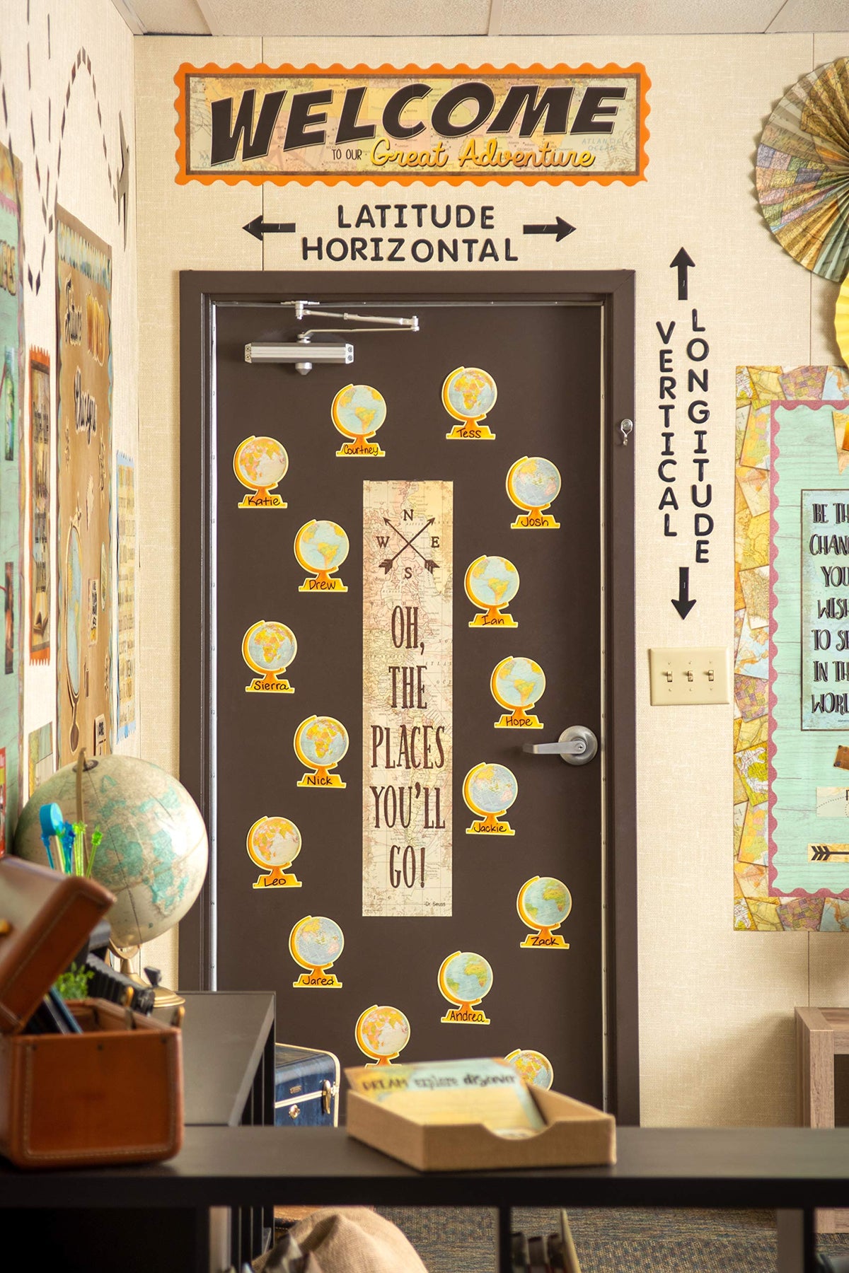 Travel The Map Globes Accents () by Teacher Created Resources – 1 Count (Pack of 1), Paper, Green/Blue/Red, Model TCR8641