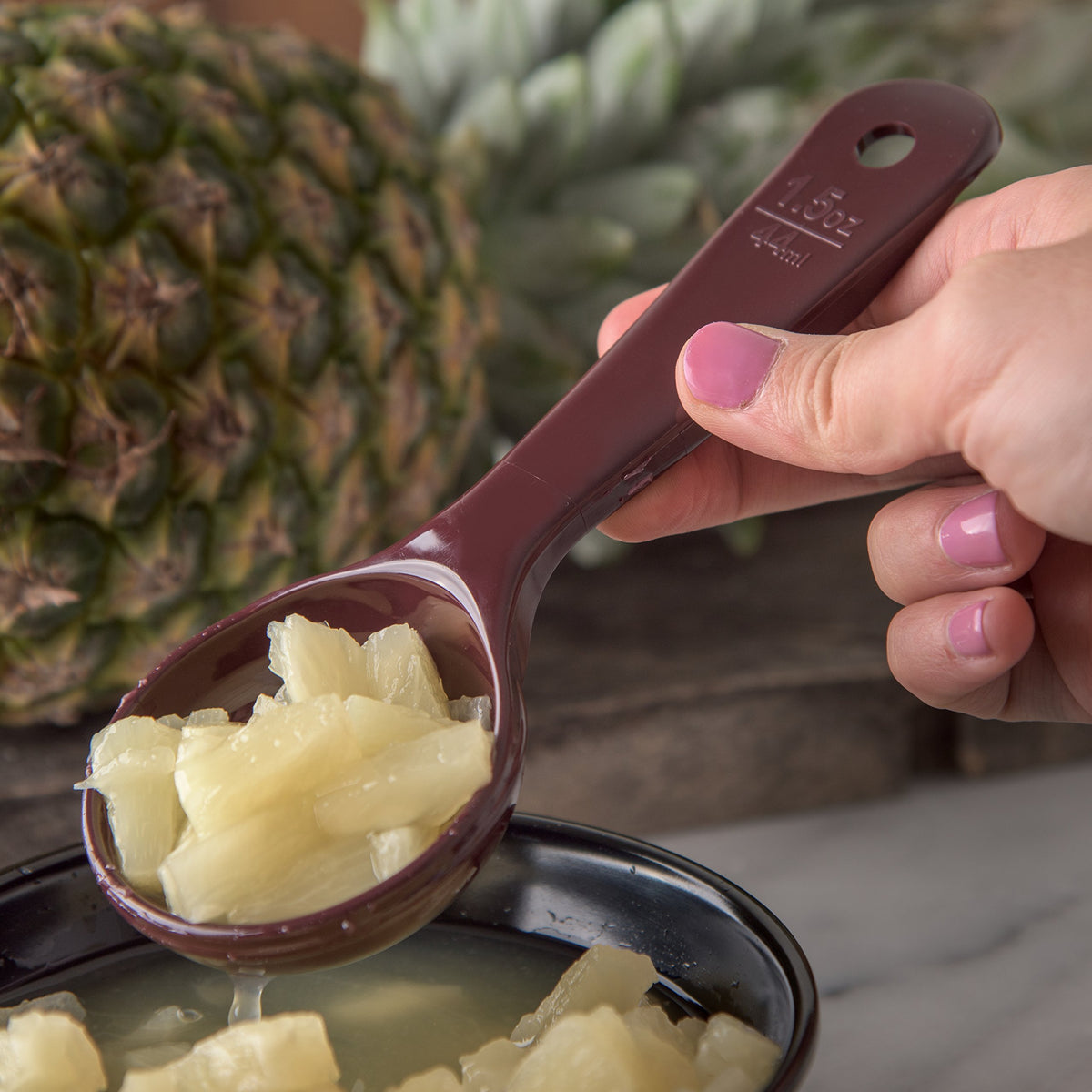 Carlisle FoodService Products 1.5 oz (Pack of 1) / Reddish Brown / Perforated Short Handle Cooking Spoons