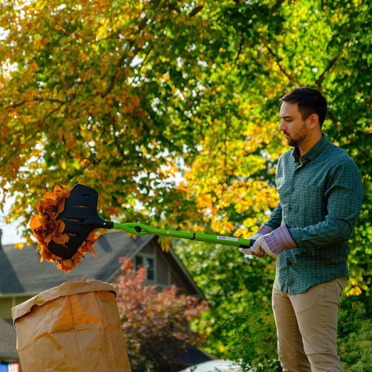 Gator Grabber Telescoping Leaf Clean-Up Tool by Earthwise – Steel, Green/Black, Model 50002