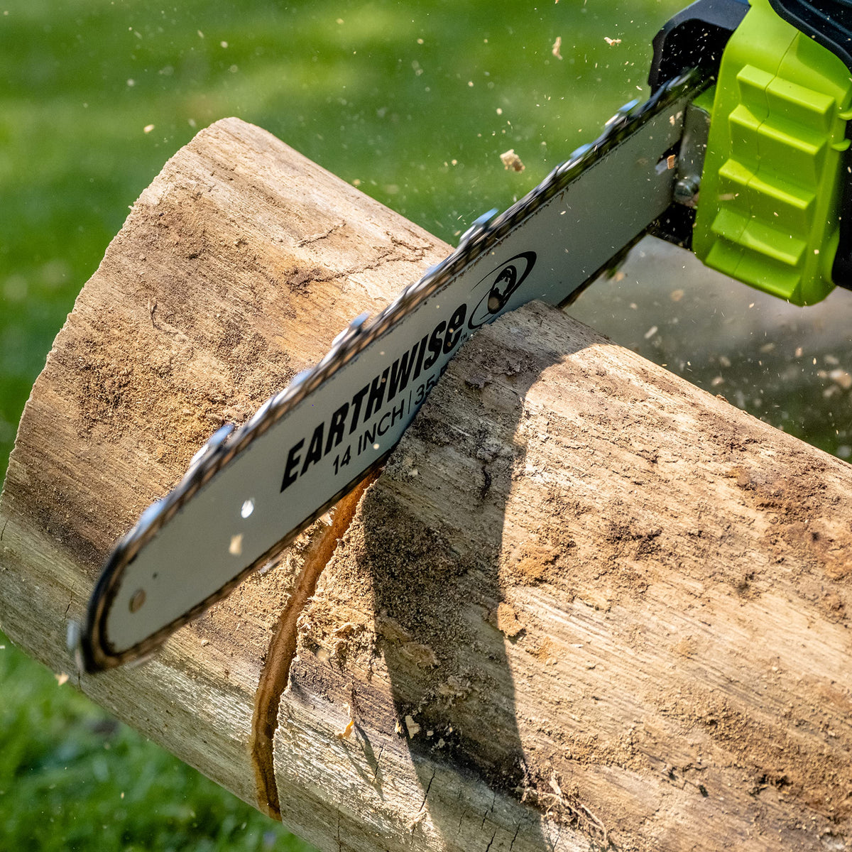 14-Inch 9-Amp Corded Electric Chainsaw by Earthwise – 9-Amp, 14-Inch Chainsaw, Green, Model CS33114