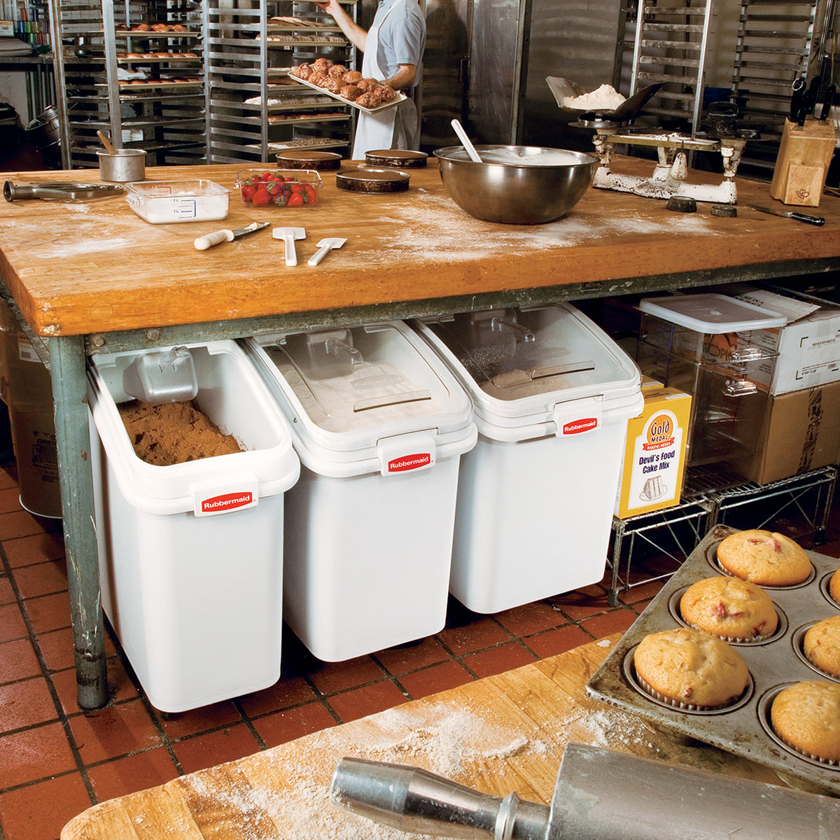 Rubbermaid Commercial Products 600 Cup / White, Clear / Bin Kitchen Trash Cans