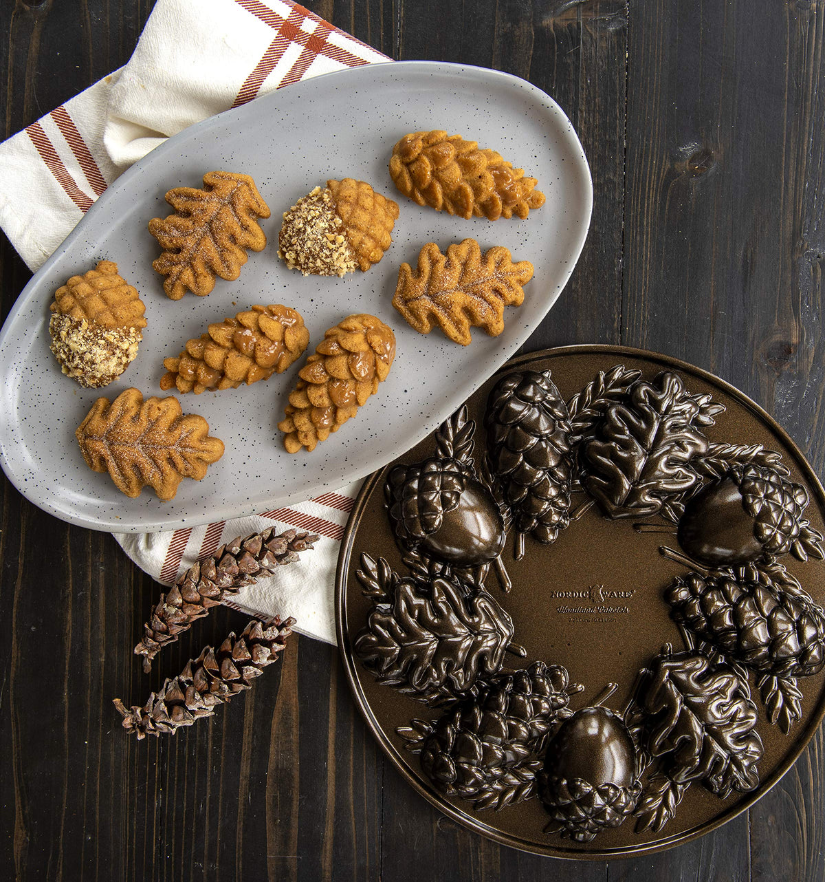 Woodland Cakelet by Nordic Ware – 2.25 Cup Capacity, 2.25 cups, Aluminum, Bronze, Model 94148