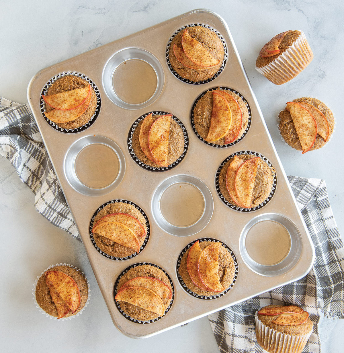 Muffin Tray with 12 Holes by Nordic Ware – Standard, Aluminum, Silver, Model 45591AEU
