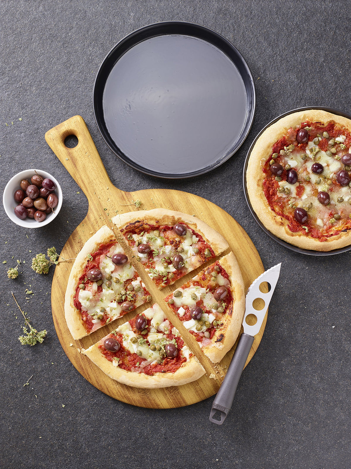 with Iron Pizza Pan by PADERNO – 32, 32 cups, Alloy Steel, Black, Model 11740-32