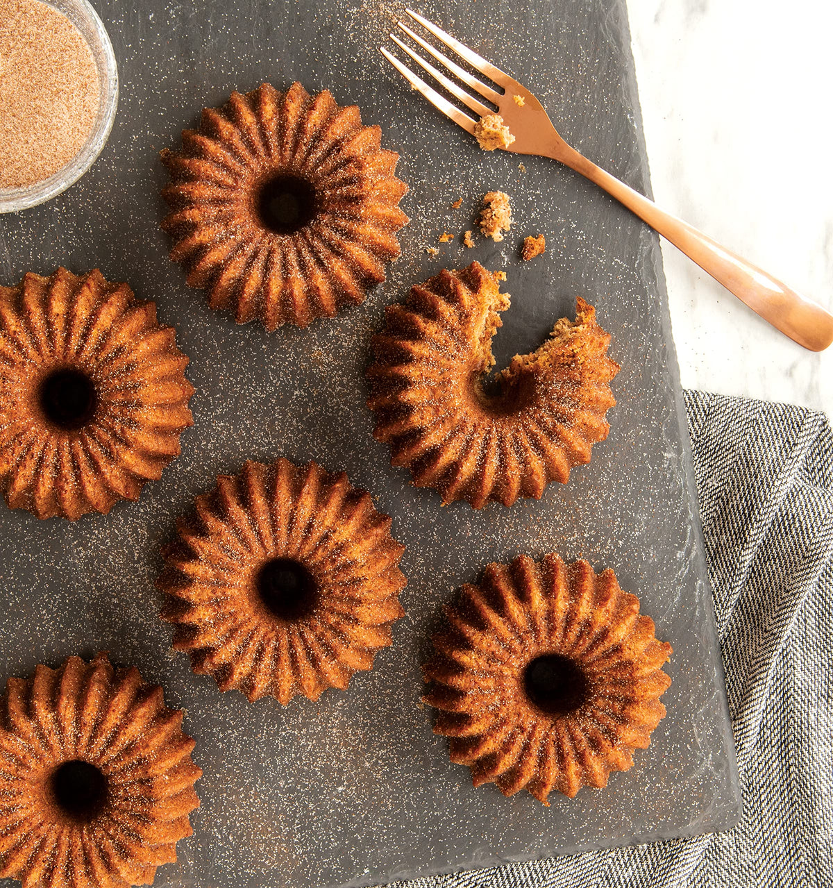 Nordic Ware Bundtlette, 5-Cup / Bundtlette / Gold Bundt Pans