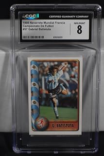 GABRIEL BATISTUTA 1998 Navarrete Mundial Francia Campeonato De Futbol #57 Soccer Sticker Card CGC Graded NM/Mint 8 Argentina