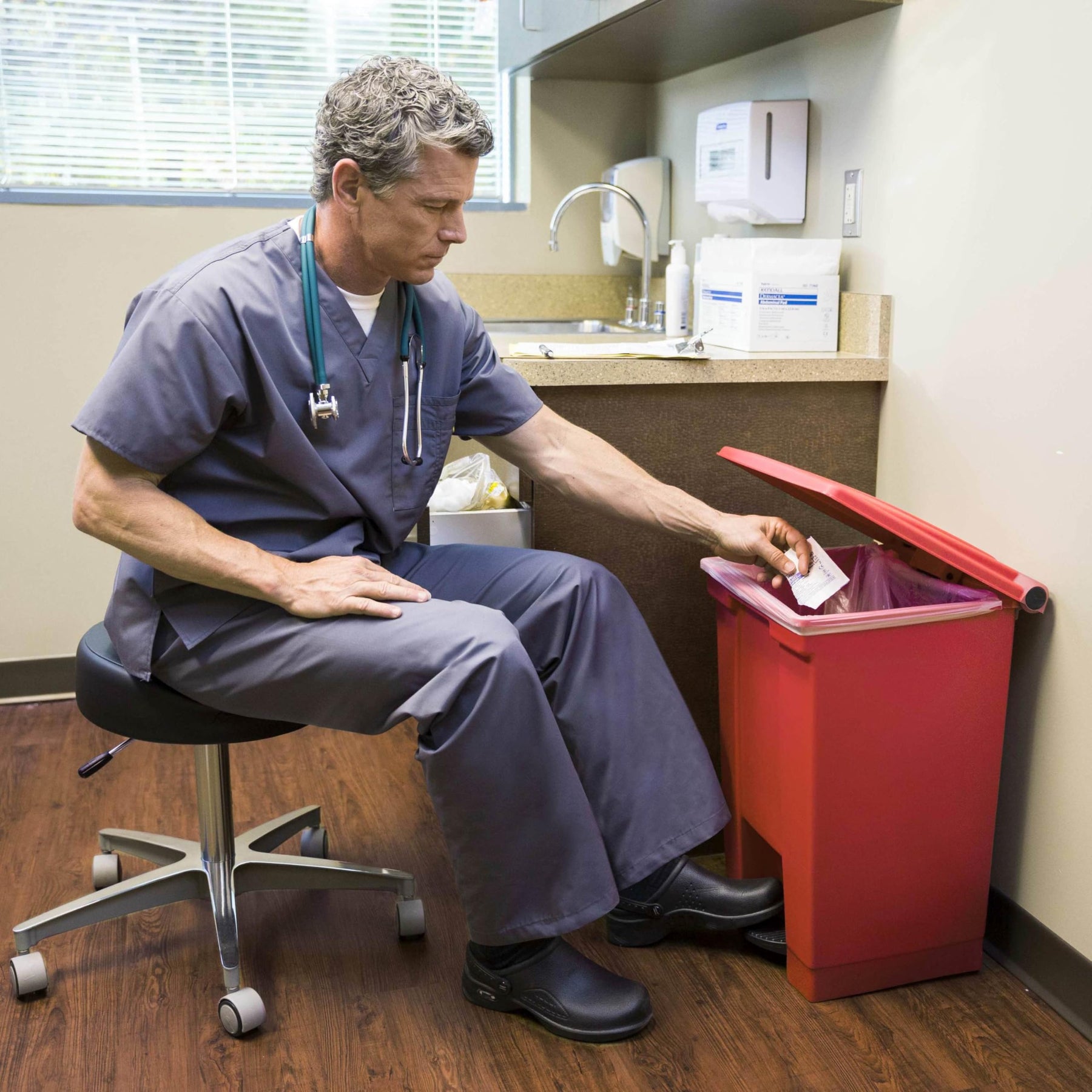 Rubbermaid Commercial Products Legacy Step-On Trash Can/Container, 12-Gallon, Red, Hands-Free Sanitary Use Garbage Can for Medical Waste in Hospitals/Lab/Emergency/Patient Rooms view 5