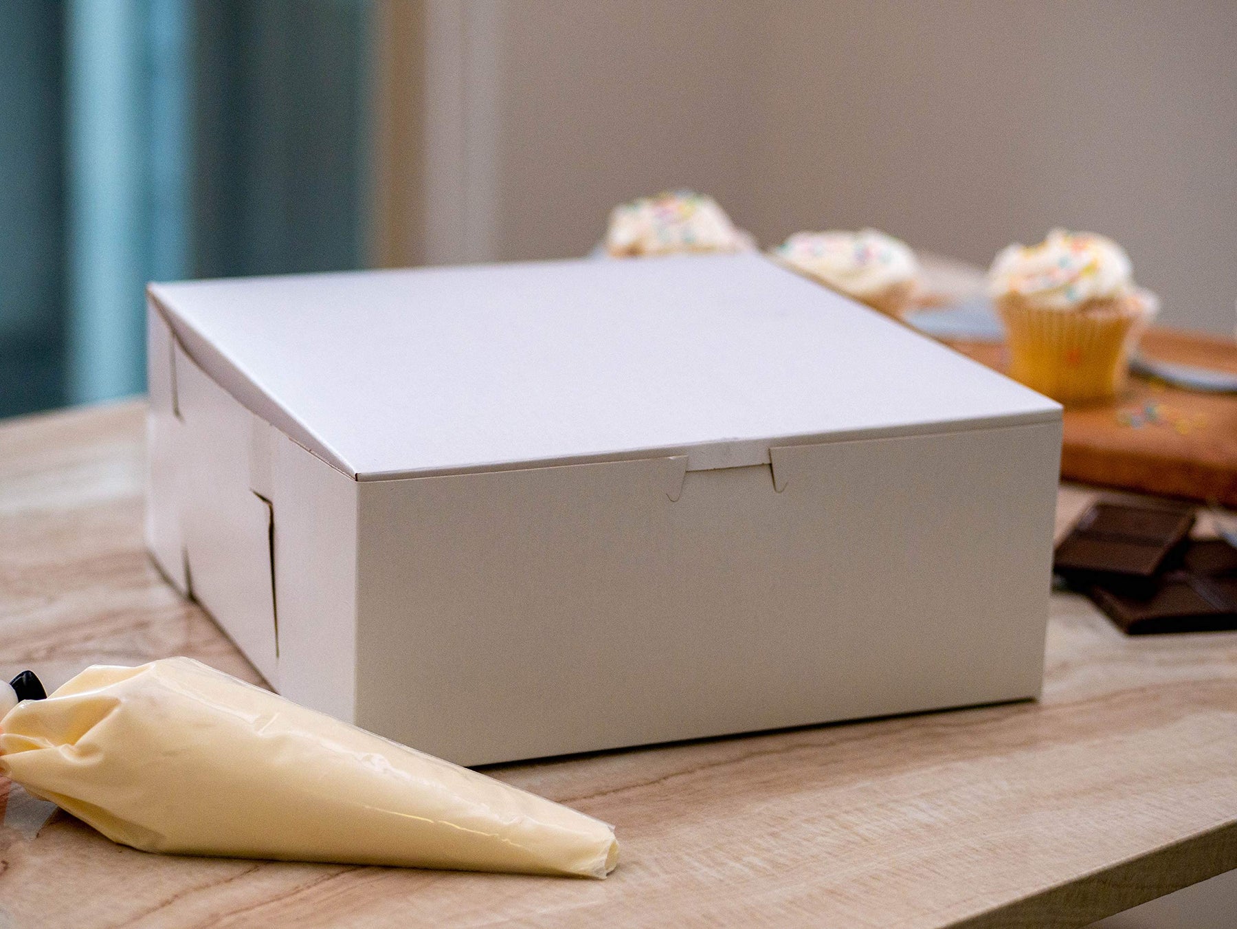 SCT White One-Piece Non-Window Bakery Boxes, 8 x 5 x 3, White, Paper, 250/Carton view 4